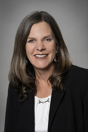 Angie DeWitt announces her retirement from Associated Bank