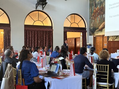 Prof. Gang Shen Delivering GS Lectures (PRNewsfoto/Smartee Denti-Technology) Prof. Gang Shen Delivering GS Lectures (PRNewsfoto/Smartee Denti-Technology)