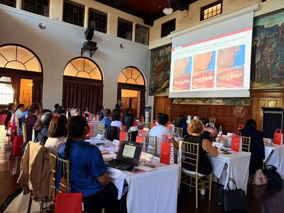 Attendees Learning about Smartee GS Mandibular Repositioning Technology (PRNewsfoto/Smartee Denti-Technology) Attendees Learning about Smartee GS Mandibular Repositioning Technology (PRNewsfoto/Smartee Denti-Technology)