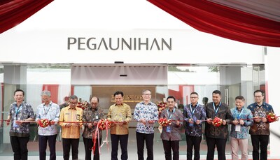 Government Officials and Pegatron's CEO & General Manager the Ribbon, Symbolize the Opening of Smart Factory. (PRNewsfoto/Pegatron Corp) Government Officials and Pegatron's CEO & General Manager the Ribbon, Symbolize the Opening of Smart Factory. (PRNewsfoto/Pegatron Corp)