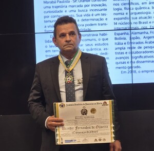 Em tarde histórica no Congresso, Urandir Oliveira recebe a maior honraria do empreendedorismo brasileiro