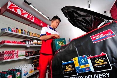 Kolaborasi Lazada dengan Shop & Drive menawarkan berbagai promosi khusus untuk mitra kurir LEX, termasuk diskon hingga 40% bagi mitra kurir yang menggunakan layanan servis di outlet-nya, mulai dari penggantian oli hingga servis mesin.