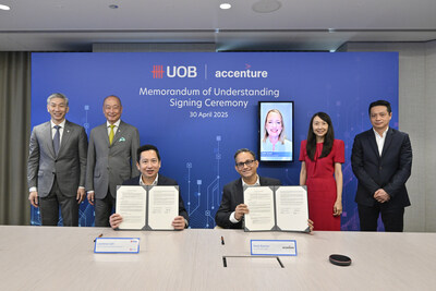 UOB Deputy Chairman and CEO Mr Wee Ee Cheong (second from left) and Accenture Chair and CEO Ms Julie Sweet (third from right, onscreen) witnessed the MoU signing, marking the launch of a collaboration to accelerate the Bank’s customer experience transformation using advanced technologies, including Generative AI. (PRNewsfoto/UOB)
