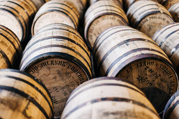 Freshly filled barrels of whiskey line the floor at Jackson Purchase Distillery in Hickman, Kentucky—each one marking the start of the journey to becoming a legendary expression. Soon, these American oak casks will be moved into the rickhouse where time, temperature, and tradition will transform spirit into something truly exceptional.