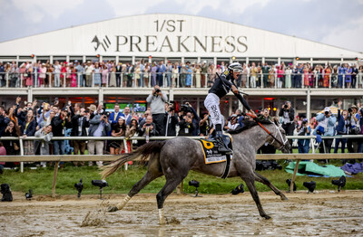 Crowd Preakness 149