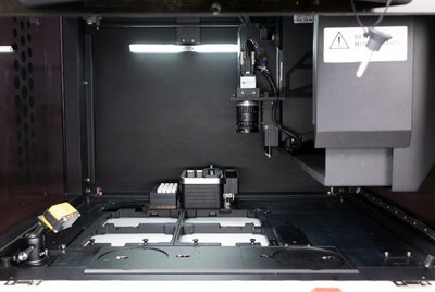 Inside the QPix FLEX: High-res color imaging, 2D barcode scanning, and precision liquid handling—engineered for efficient, sterile, and traceable microbial colony picking.