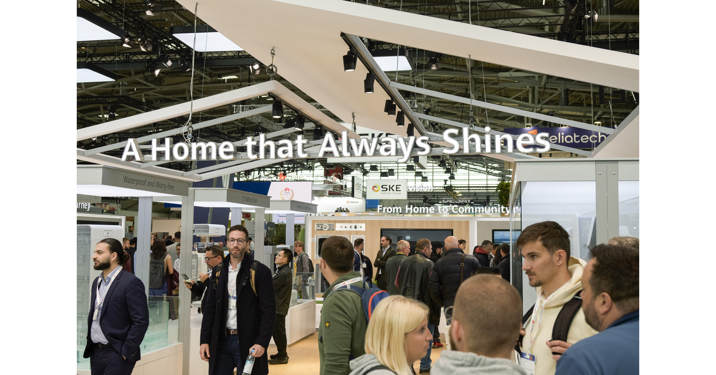 Berbagai Solusi "All-Scenario Grid-Forming" Huawei Digital Power Jadi Pusat Perhatian di Ajang Intersolar Europe