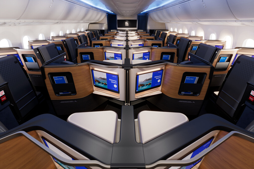 United Unveils the Elevated Aircraft Interior: Higher Standard of Premium  International Travel Includes New Business Class Suites, Caviar Service and  Largest Seatback Screens in the U.S. on new 787 Dreamliners