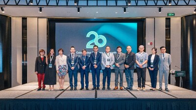 Cathay United Bank HCMC Branch Head VJ Lu (sixth from the left.) emphasizes that we’ve looked at real challenges and practical ideas for ESG and sustainable development. Whether it was energy transition, strategy, or real business stories, it all comes down to one thing: collaboration really is key if we want to drive long-term change.” (Photo provided by Cathay United Bank) (PRNewsfoto/Cathay United Bank) Cathay United Bank HCMC Branch Head VJ Lu (sixth from the left.) emphasizes that we’ve looked at real challenges and practical ideas for ESG and sustainable development. Whether it was energy transition, strategy, or real business stories, it all comes down to one thing: collaboration really is key if we want to drive long-term change.” (Photo provided by Cathay United Bank) (PRNewsfoto/Cathay United Bank)