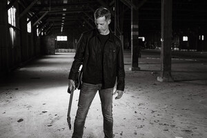 Christian Rock Artist Matthew Hartley Releases Uplifting Single and Music Video "Heaven's Calling"