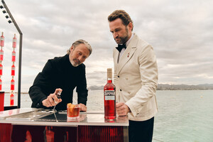 El evento de Campari en el Festival de Cine de Cannes presenta el Negroni reversionado por Mads Mikkelsen