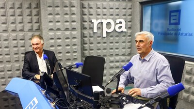 Dionisio Gutiérrez en la radio pública de Asturias / Dionisio Gutiérrez on the public radio of Asturias (PRNewsfoto/Fundación Libertad y Desarrollo)