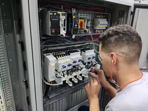 A Volga reduz o tempo necessário para distribuir e conectar a fiação do painel de controle em 66% com a solução EtherNet/IP no painel da Rockwell Automation