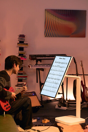 With more input options than the original LG Smart Monitor, the 32U889SA is LG’s most versatile smart monitor yet, adapting effortlessly to various usage scenarios, personal preference and lifestyles.