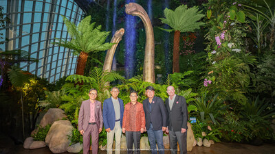 Left to Right: Mr. Felix Loh (CEO, Gardens by the Bay), Mr. Niam Chiang Meng (Chairman, Gardens by the Bay), Mr. Heng Swee Keat, Mr. Ron Tan (Group CEO, NEON) and Mr. Campbell Swann (Vice President, International Operations, Universal Destinations & Experiences) (PRNewsfoto/NEON Global)