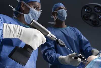 The Synergy Power system includes two handpieces — the dual trigger rotary drill and sagittal saw — providing surgeons and health care facilities with precision and flexibility. Both handpieces are expertly crafted to be lightweight and ergonomic, ensuring comfort throughout even the toughest cases.
