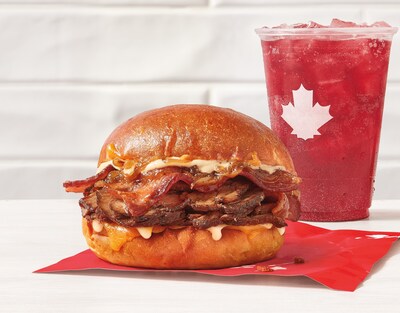 Tim Hortons lance Le Steak Suprême, un sandwich servi chaud et fraîchement sorti du four, débordant de steak assaisonné et de bacon doublement fumé