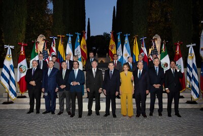 Dionisio Gutierrez with former presidents of the region and panelists of the VI Citizen Convention