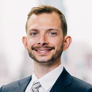 Attorney Ian Piasecki of Phillips &amp; Associates Invited to Multi-Million Dollar Advocates Forum