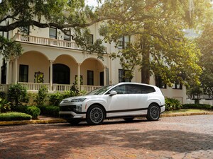 Hyundai IONIQ 9 Named Favorite Plug-In EV By Midwest Automotive Media Association