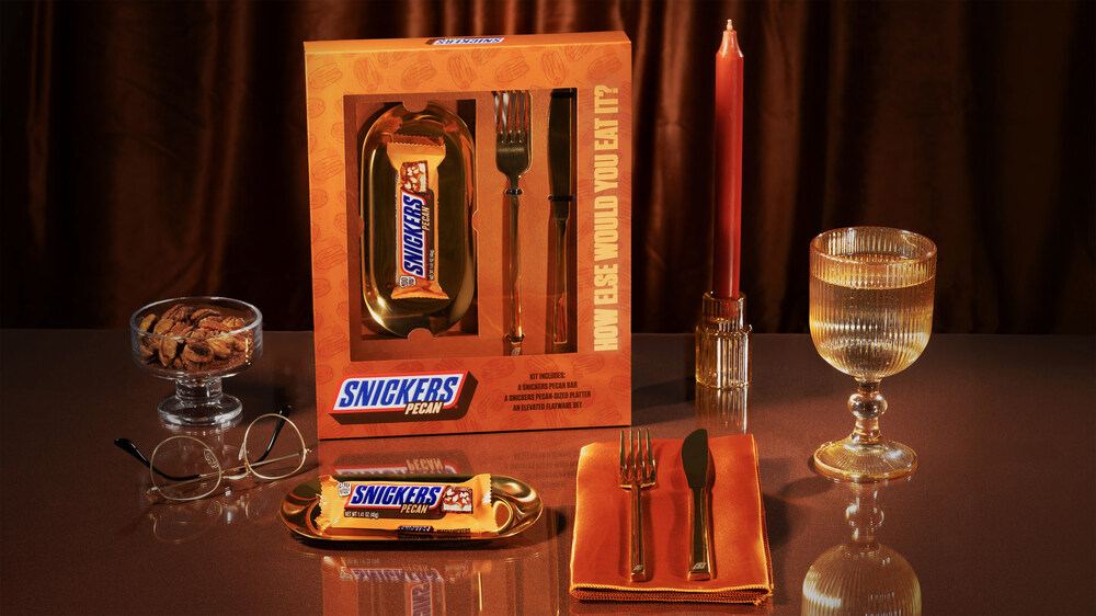 SNICKERS Pecan Flatware-Worthy Set elevates your treat moment to a whole new level.