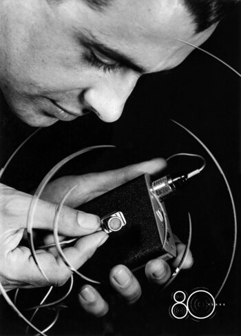 Sennheisers first microphhone with wireless technology.