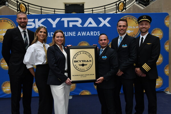 From left to right: Bernard Côté, Senior Director, Brand Communications; Anne Bourbeillon, Manager, In-flight Product; Pamela Lloyd-Bergeron, Director, In-Flight Service; Javier Coto-Gonzalez, Flight Director; Kévin Desmarescaux, Flight Director; Darren Foster, Captain, A321 (CNW Group/Transat A.T. Inc.)