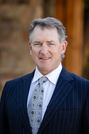 The Inner Circle acknowledges, Brian R. Chisdak, MD, DMD as a 2025 Pinnacle Lifetime Member