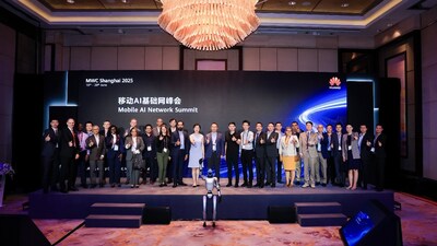 Industry, education, research, and business representatives at the Mobile AI Summit (PRNewsfoto/Huawei Technologies Co., Ltd)