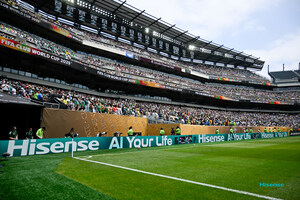 Hisense Buktikan Keunggulan Teknologi AI dengan Menampilkan Slogan "AI YOUR LIFE" di FIFA Club World Cup 2025™