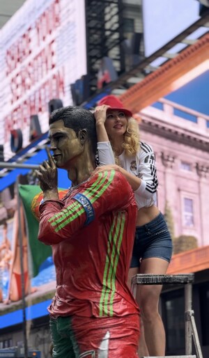 Sergio Furnari Unveils Bronze Cristiano Ronaldo Bicycle Kick Statue at FIFA Club World Cup Finals at 2:22pm