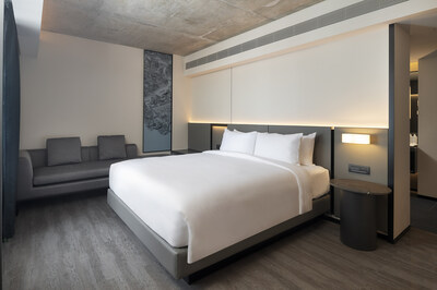 Radisson Hotel Don Mueang Bangkok_Suite (PRNewsfoto/Radisson Hotel Group)