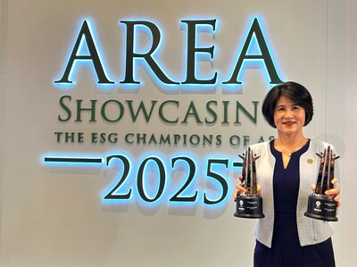 Cathay United Bank Executive Vice President Alice Chuang accepted the “Investment in People” and “Health Promotion” awards on behalf of the Bank. (PRNewsfoto/Cathay United Bank)