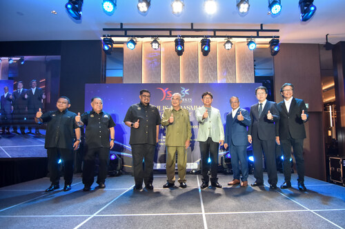 Launch of Birkin International Hotel by (from left to right): Melaka State Secretary YB Dato’ Azhar Bin Haji Arshad, Speaker of the Melaka State Legislative Assembly YB Datuk Wira Haji Ibrahim Bin Durum, Chief Minister of Melaka YAB Datuk Seri Utama Ab Rauf Yusoh, Governor of Melaka TYT Tun Seri Setia Dr. Haji Mohd Ali bin Mohd Rustam, President of YeaShin International Development Co. Ltd. Yao Lien Ti, General Manager of Birkin International Hotel Simon Tan, Member of Taiwan’s Legislative Yuan Chiu Chih-Wei, and New Taipei City Council Member Chen Mingyi. (PRNewsfoto/Birkin International Hotel)