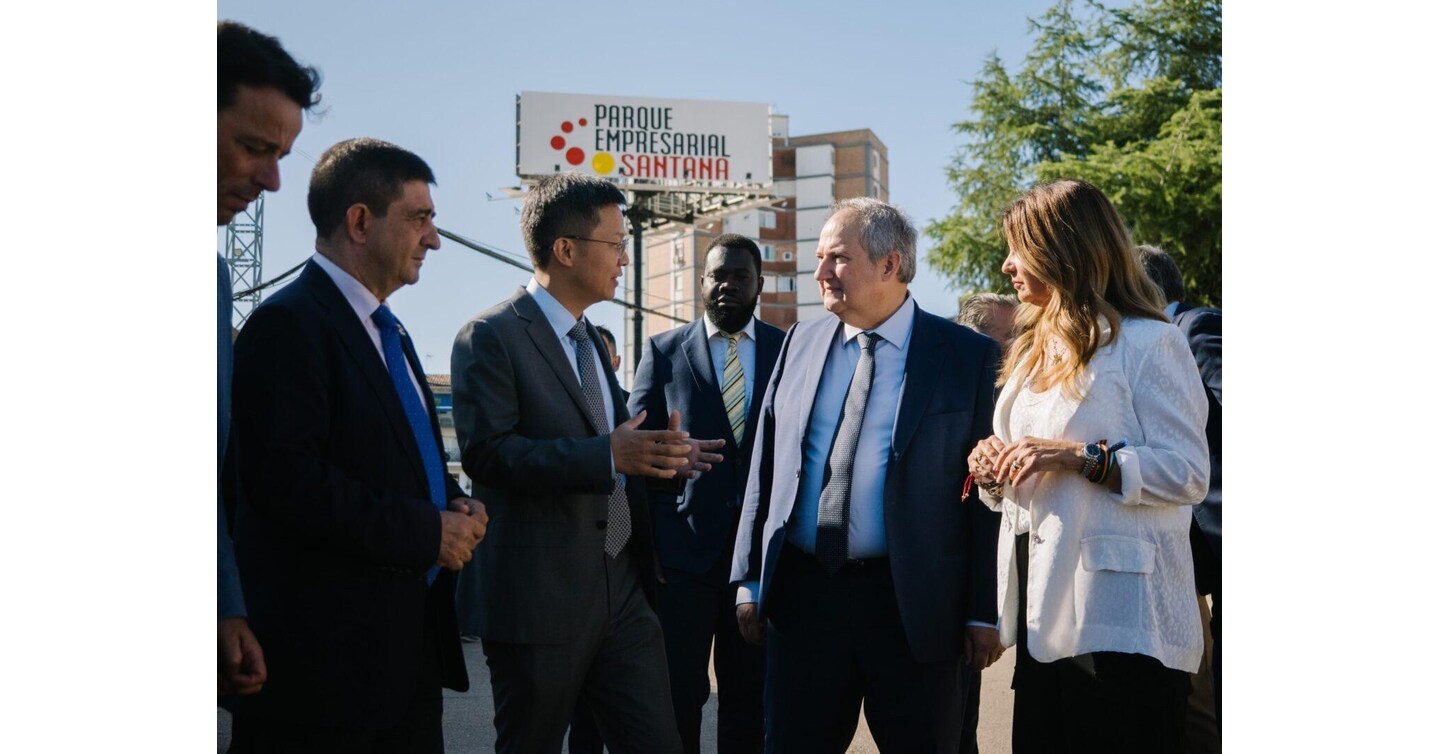 Une d&eacute;l&eacute;gation du gouvernement espagnol visite lusine intelligente Desay SV