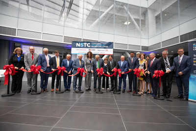Leaders from the U.S. Department of Commerce, Natcast, NY CREATES, and NSTC Member organizations, along with U.S. Senate Minority Leader Chuck Schumer, U.S. Representative Paul Tonko, and local and state policymakers cut the ribbon for the NSTC EUV Accelerator at NY CREATES’ Albany Nanotech.
