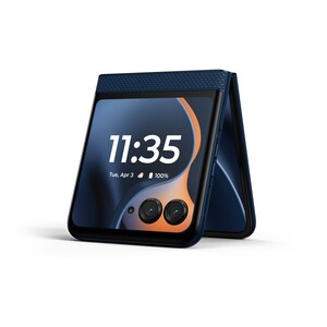 The Iconic motorola razr 2025 Joins Boost Mobile's Device Lineup