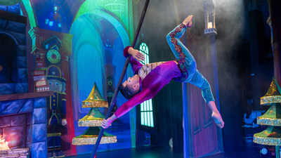 Cirque Dreams Holidaze features aerial acrobatics on a pole suspended above the stage. Photo courtesy of Cirque Dreams Holidaze. (CNW Group/VStar Entertainment Group)