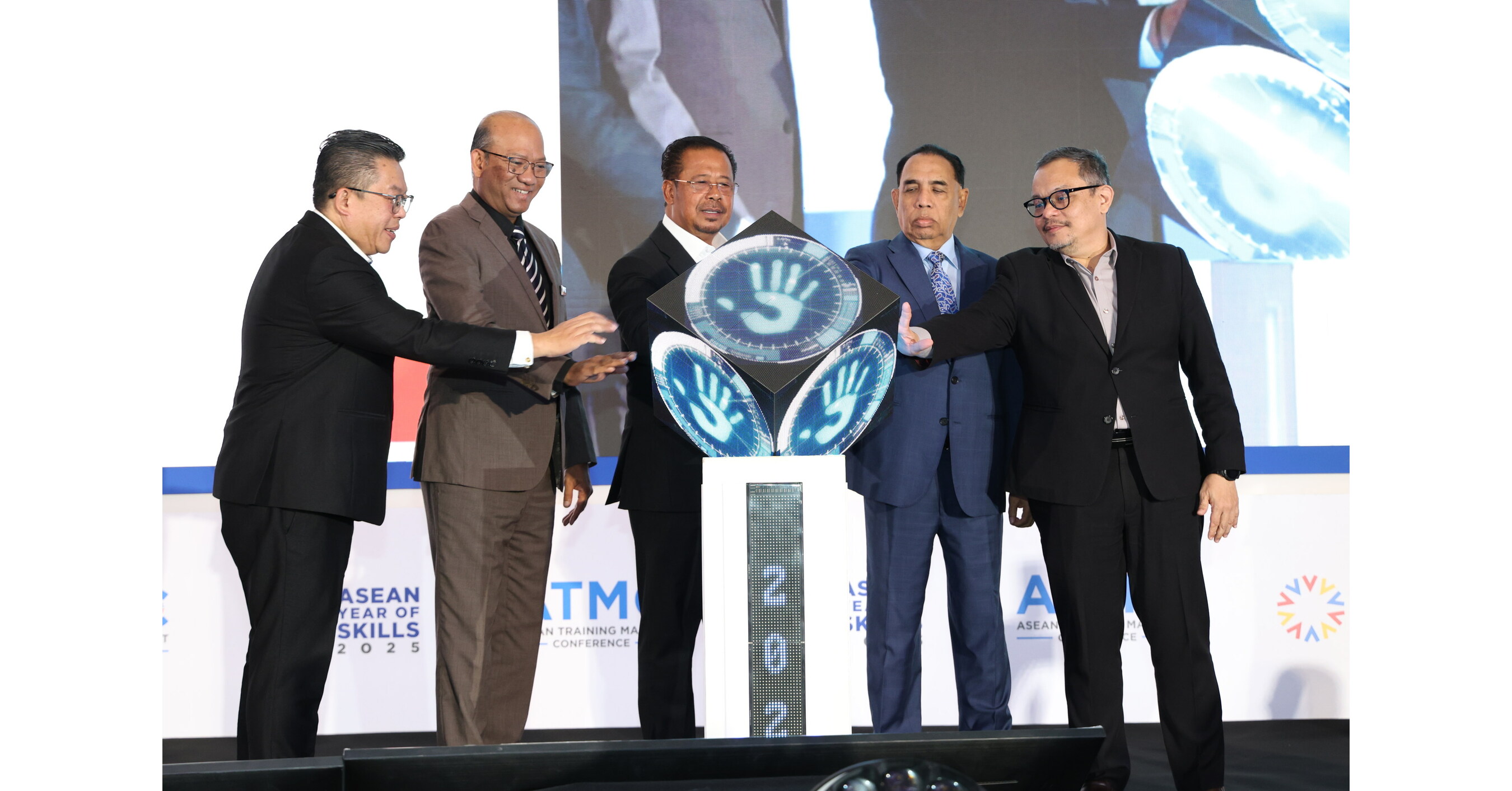 MALAYSIA DUKUNG AGENDA ASEAN UNTUK MENINGKATKAN KEAHLIAN TENAGA KERJA DI ATMC 2025: DORONG KOLABORASI REGIONAL YANG LEBIH ERAT