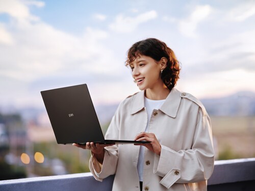 Designed for today’s dynamic, on-the-go users, the LG gram Pro delivers next-gen performance with Intel® Core™ Ultra 9 (Series 2) and Ultra 7 processors and NVIDIA RTX™ 5050 graphics.