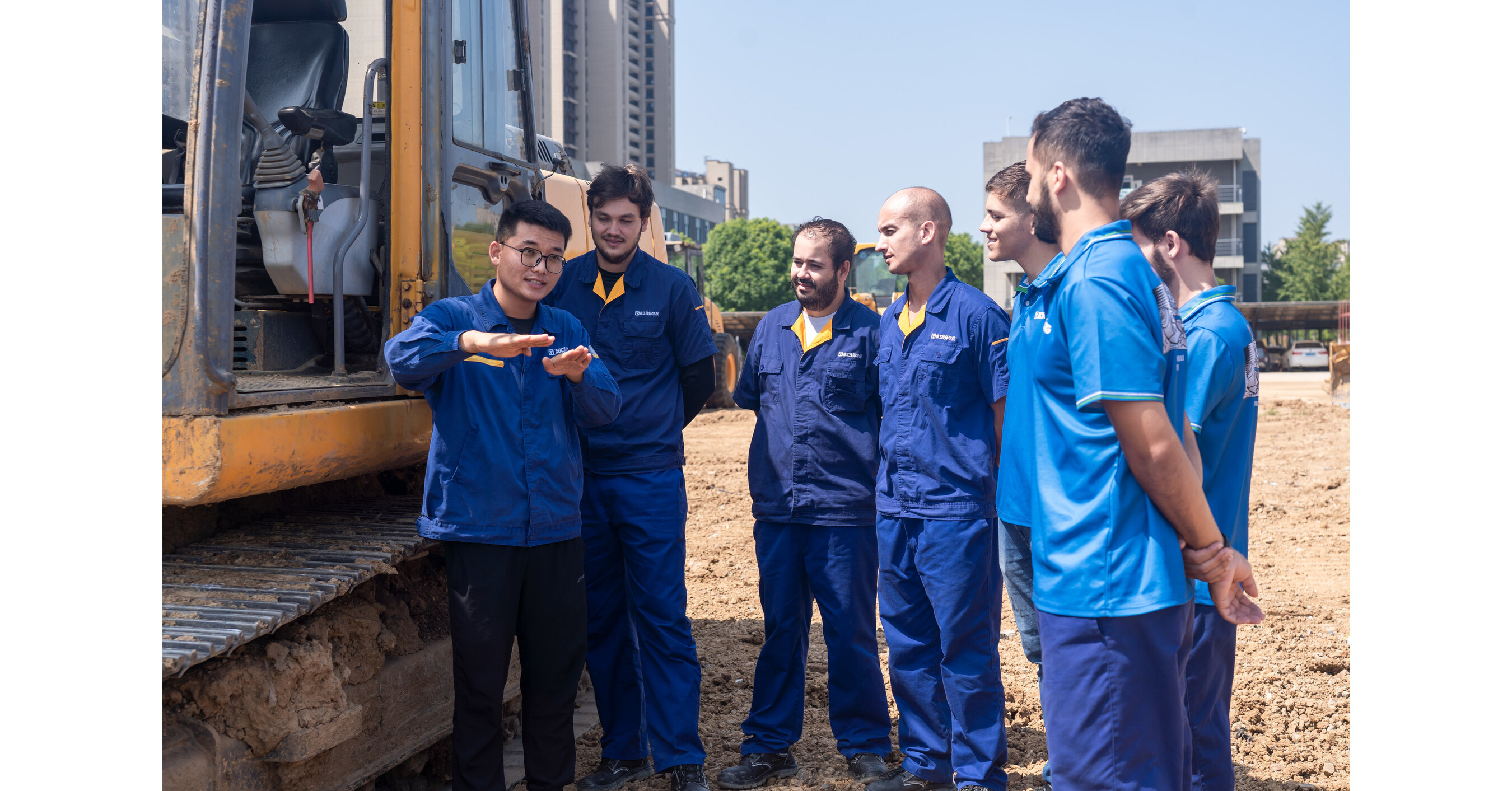Para Lulusan XCMG Technician College Mendapatkan Penawaran Kerja sebagai Eksekutif di Industri Konstruksi Global, Jadi Pionir Program Pembinaan SDM Internasional