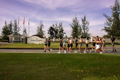 Debut "The Vibe Run" di Vietnam: Ajang "Social Marathon" dengan Pemandangan Matahari Terbenam di Tepi Pantai, Berlokasi di Hoiana Resort &amp; Golf