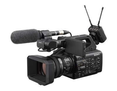 The PXW-Z300 flagship handheld XDCAM® camcorder features 1/2-inch 4K 3-CMOS Exmor R® sensors, the latest BIONZ XR™ image processing engine, and a dedicated AI-processing unit. It combines exceptional image quality, a 17x optical zoom lens, and Electronic Variable ND filter, with versatile operational capabilities.