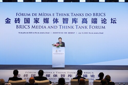 Chen Rongsheng, Chairman of Hoardsun Tech Group and Hengmei Optoelectronics (HMO), speaks at the forum's opening ceremony on July 16.