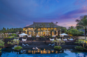 ELEVATED BEACHFRONT DINING AT KAYUPUTI RESTAURANT