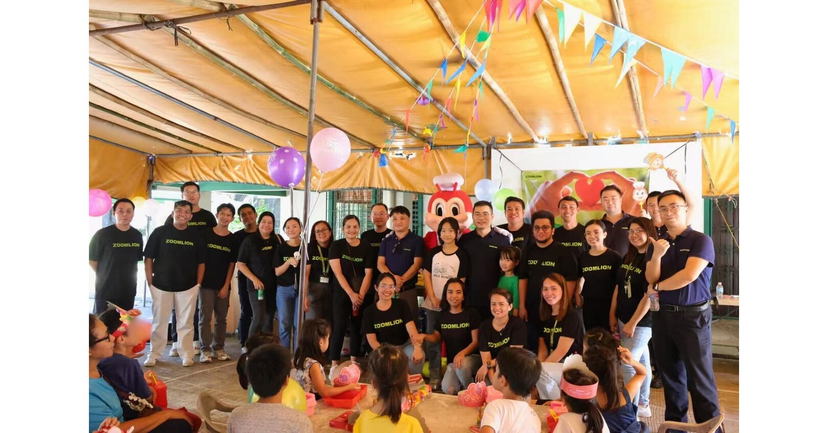 Zoomlion fait progresser la localisation mondiale par le biais dactions communautaires, en établissant méthodiquement la confiance et en sengageant à long terme Zoomlion fait progresser la localisation mondiale par le biais dactions communautaires, en établissant méthodiquement la confiance et en sengageant à long terme