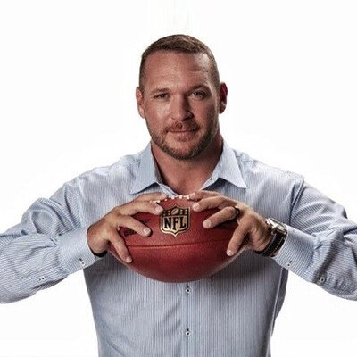 Chicago Bears legend Brian Urlacher thrills crowd with behind-the-scenes stories of football and big brands