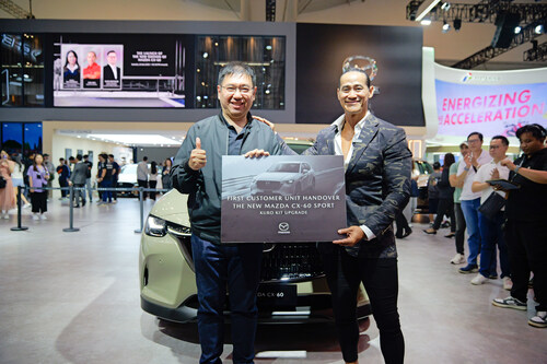 Ricky Thio, Chief Operating Officer of PT Eurokars Motor Indonesia, with Ade Rai, public figure and fitness practitioner – at the launch ceremony of The New Mazda CX-60 Sport & Pro at GIIAS 2025