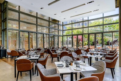 Four Seasons Hotel Silicon Valley- Quattro Restaurant Interiors_(with artwork display)