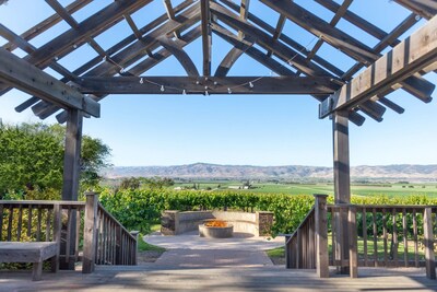 CRU Winery Santa Lucia Highlands Tasting Room View